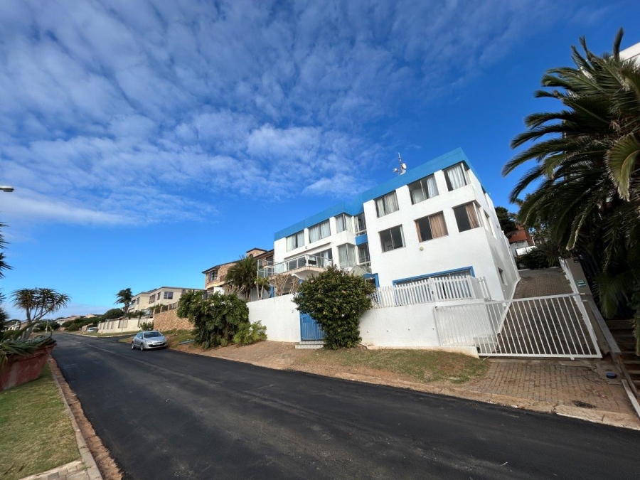 7 Bedroom Property for Sale in Wavecrest Eastern Cape